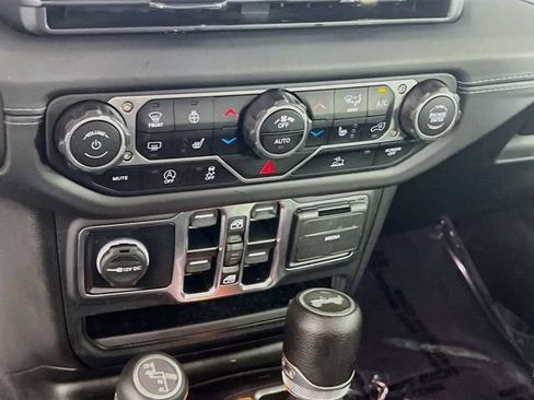 Used 2025 Jeep Wrangler Unlimited Sahara AWD/4WD image 12
