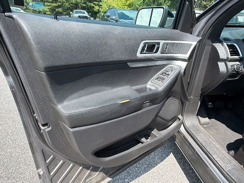 Used 2013 Ford Explorer XLT FWD image 14