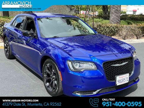 Used 2019 Chrysler 300 Touring w/ Sport Appearance Package RWD image 1