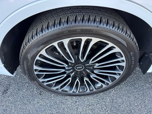 Certified 2025 Lincoln Aviator Black Label AWD/4WD image 10