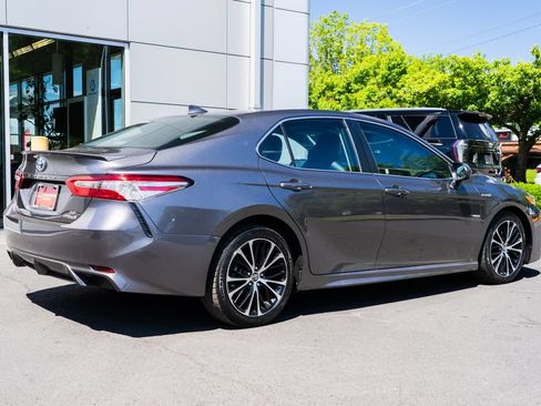 Used 2020 Toyota Camry SE FWD image 6