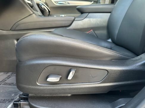 Used 2025 Cadillac XT6 Luxury image 13