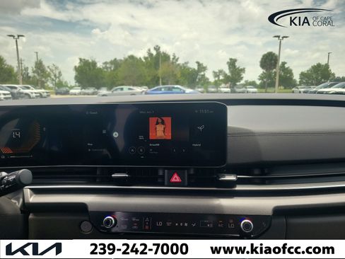 New 2026 Kia Carnival EX FWD image 22