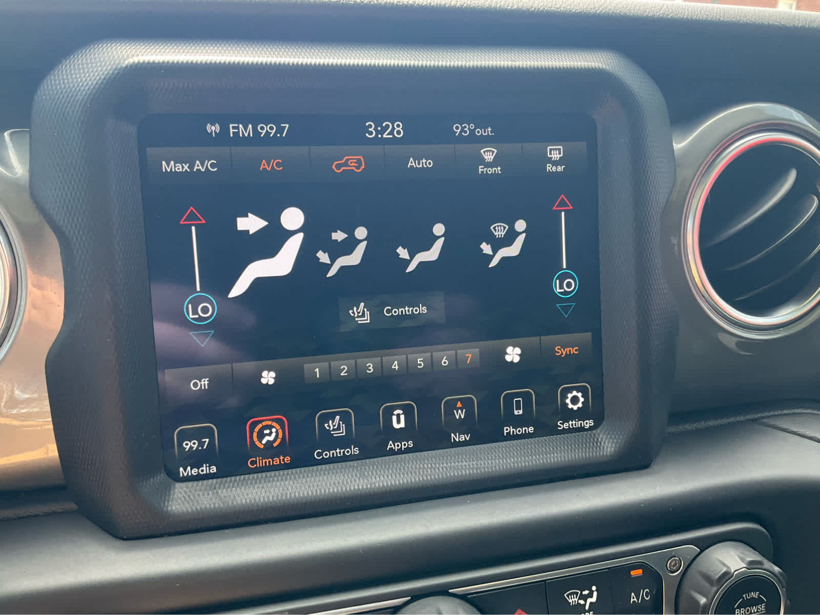 Used 2021 Jeep Wrangler Unlimited Sahara AWD/4WD image 7