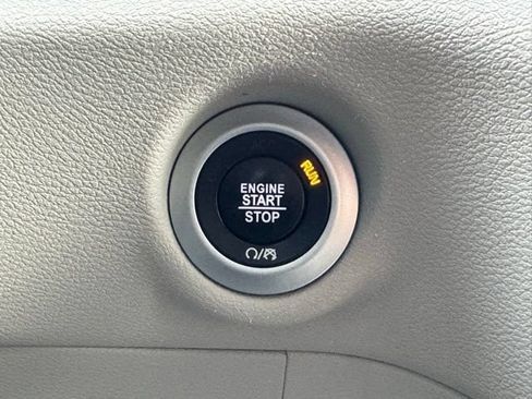 Used 2022 Chrysler Pacifica Touring-L FWD image 28