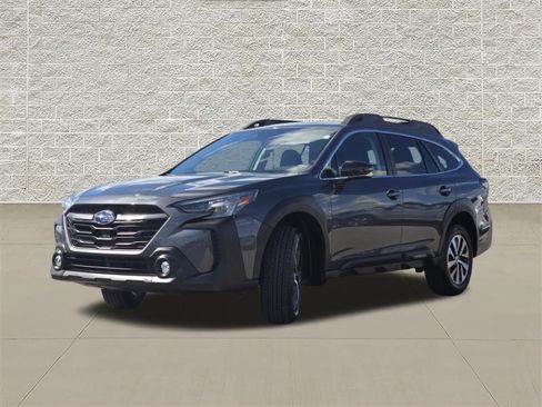 Certified 2025 Subaru Outback Premium w/ Popular Package #1 AWD/4WD image 3