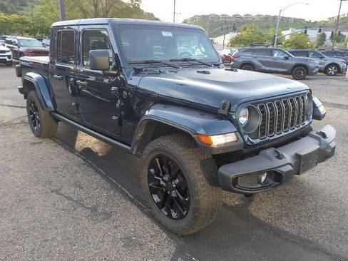 Certified 2025 Jeep Gladiator Sport AWD/4WD image 2