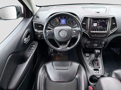 Used 2019 Jeep Cherokee Trailhawk w/ Cold Weather Group AWD/4WD image 16