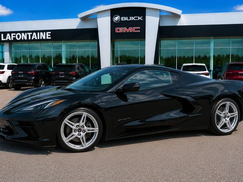 Used 2021 Chevrolet Corvette Stingray Preferred Cpe w/ Engine Appearance Package RWD image 1