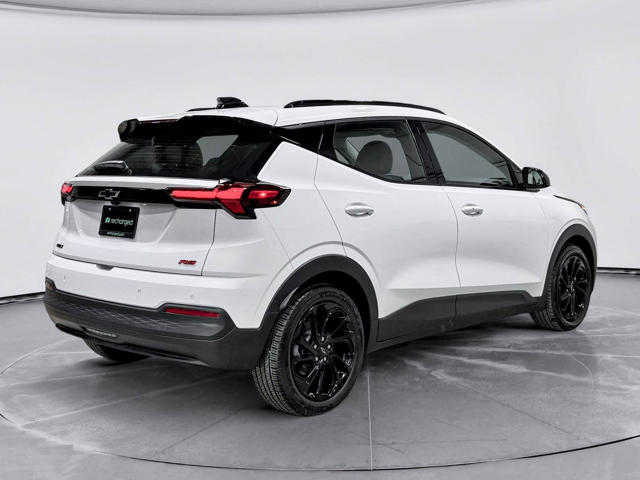 Used 2027 Chevrolet Bolt RS FWD image 3
