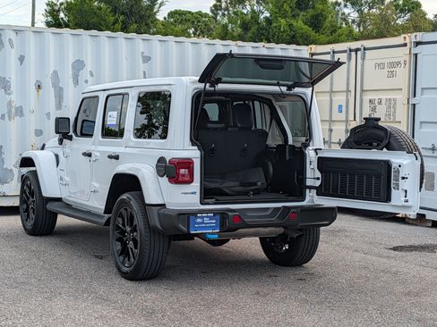 Used 2022 Jeep Wrangler Unlimited Sahara w/ Cold Weather Group AWD/4WD image 14