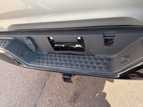 Used 2023 Chevrolet Colorado Trail Boss w/ Technology Package image 17