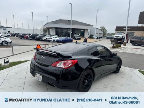 Used 2010 Hyundai Genesis 3.8 RWD image 8