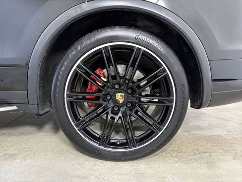 Certified 2015 Porsche Cayenne Turbo AWD/4WD image 14