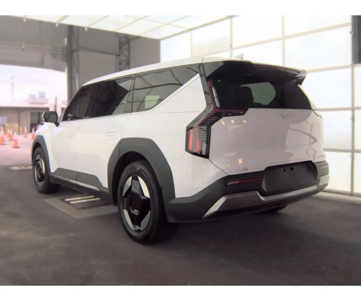 Used 2026 Kia EV9 Light RWD image 5