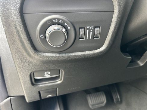 New 2025 Jeep Grand Cherokee Altitude image 11