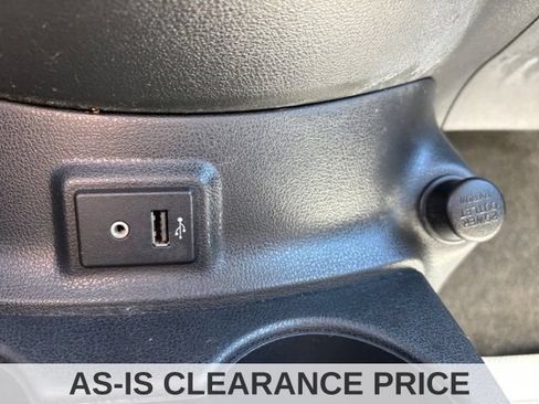 Used 2017 Nissan Versa SV FWD image 27