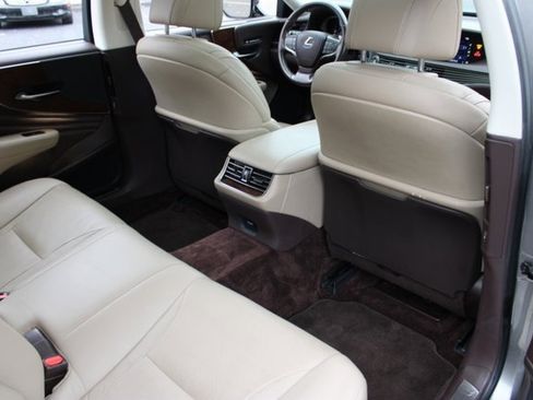 Used 2018 Lexus LS 500 w/ Accessory Package (Z1) image 14