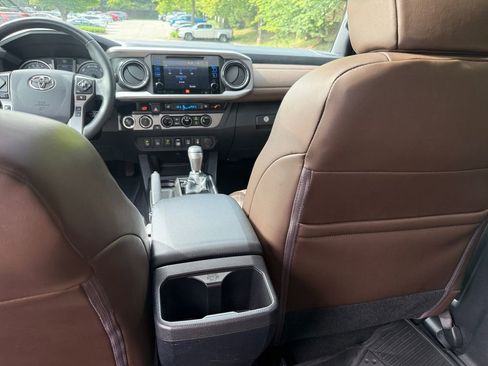 Used 2018 Toyota Tacoma Limited AWD/4WD image 17