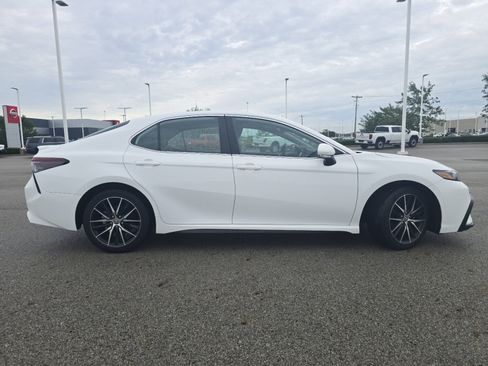 Used 2023 Toyota Camry SE FWD image 16