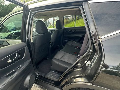 Used 2017 Nissan Rogue SV AWD/4WD image 20