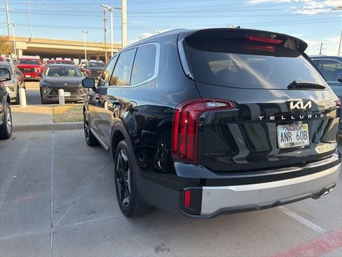 Used 2023 Kia Telluride S w/ S Sunroof Package image 2