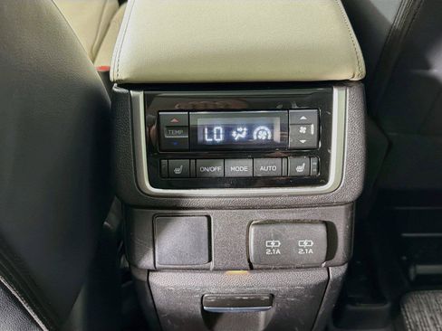 Used 2019 Subaru Ascent Limited AWD/4WD image 29