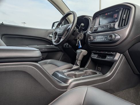 Used 2015 GMC Canyon SLE w/ All-Terrain Package AWD/4WD image 18