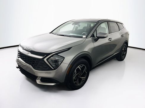 Used 2025 Kia Sportage LX image 3