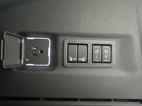 New 2026 Chevrolet Suburban High Country AWD/4WD image 33