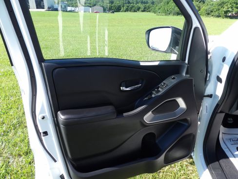 Used 2025 Nissan Frontier SV w/ SV Convenience Package AWD/4WD image 12