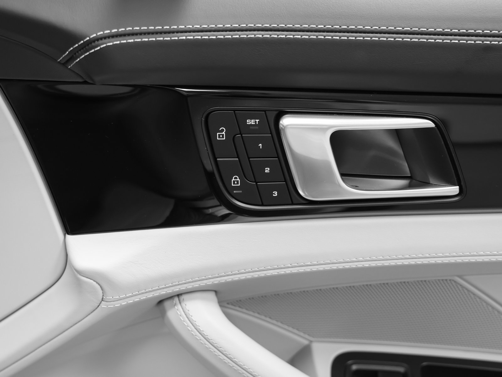 Certified 2023 Porsche Panamera Platinum Edition RWD image 17