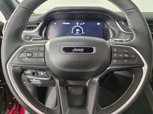 New 2025 Jeep Grand Cherokee Altitude image 19