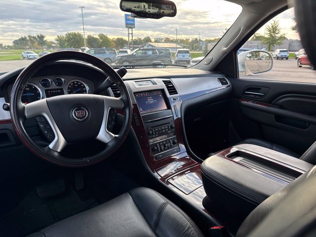Used 2013 Cadillac Escalade Premium AWD/4WD image 8