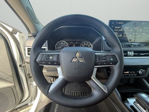 Used 2025 Mitsubishi Outlander SE FWD image 21