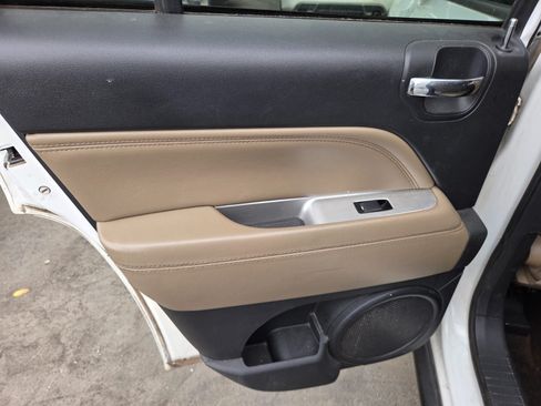 Used 2014 Jeep Compass Limited FWD image 9