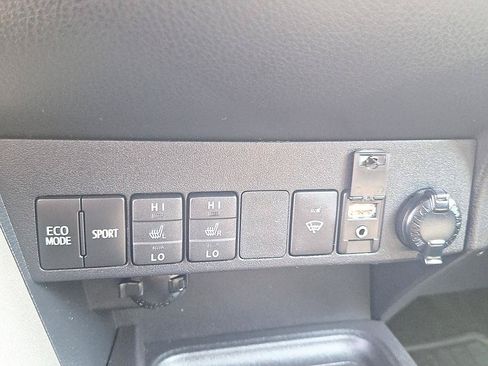 Used 2018 Toyota RAV4 Adventure AWD/4WD image 31