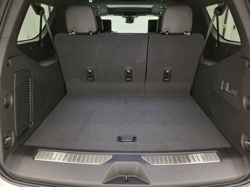 New 2025 Chevrolet Suburban High Country image 36
