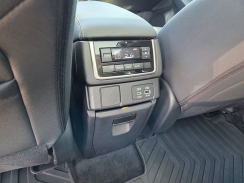 Used 2025 Subaru Ascent Onyx Edition AWD/4WD image 9