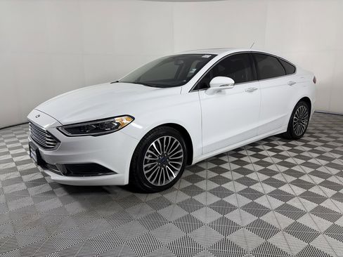 Certified 2018 Ford Fusion SE w/ Fusion SE Technology Package image 3