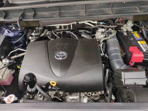 Used 2021 Toyota Highlander LE FWD image 22