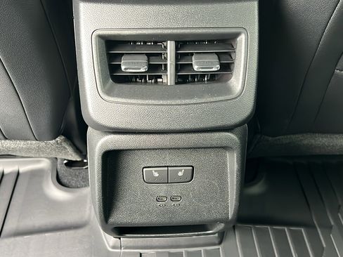 New 2026 Chevrolet Equinox EV LT image 15