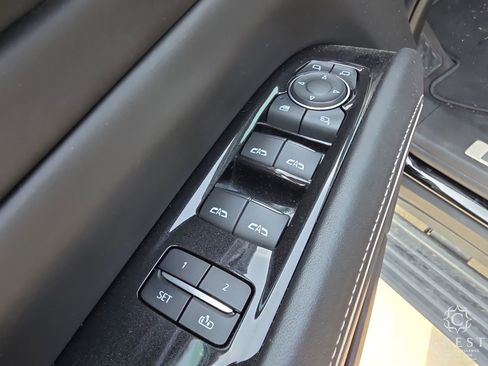 Used 2022 Cadillac Escalade Sport Platinum AWD/4WD image 9