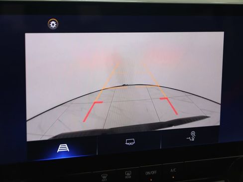 Used 2023 Chevrolet Colorado Z71 image 9