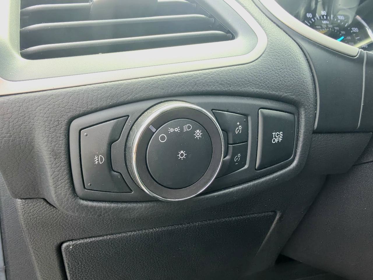 Used 2019 Ford Edge SEL w/ Equipment Group 201A AWD/4WD image 25