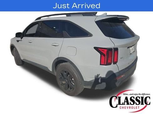 Used 2022 Kia Sorento S image 11