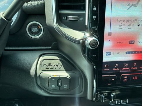 New 2026 RAM 2500 Laramie AWD/4WD image 26