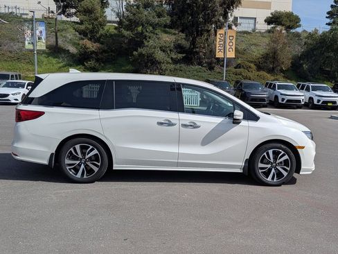 Used 2019 Honda Odyssey Elite image 3
