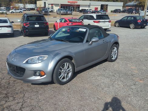 Used 2015 MAZDA MX-5 Miata Sport w/ Convenience Package image 10