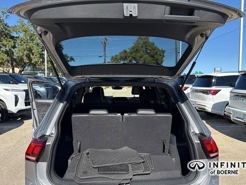 Used 2022 Volkswagen Tiguan SE R-Line image 35